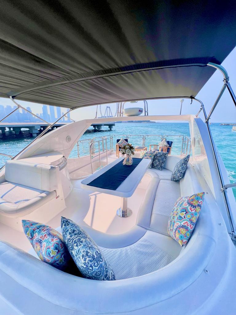 Majesty Yacht 56 ​​feet view 2