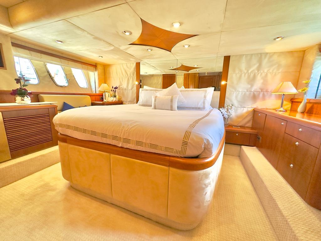 Sunseeker 70ft yacht view 37