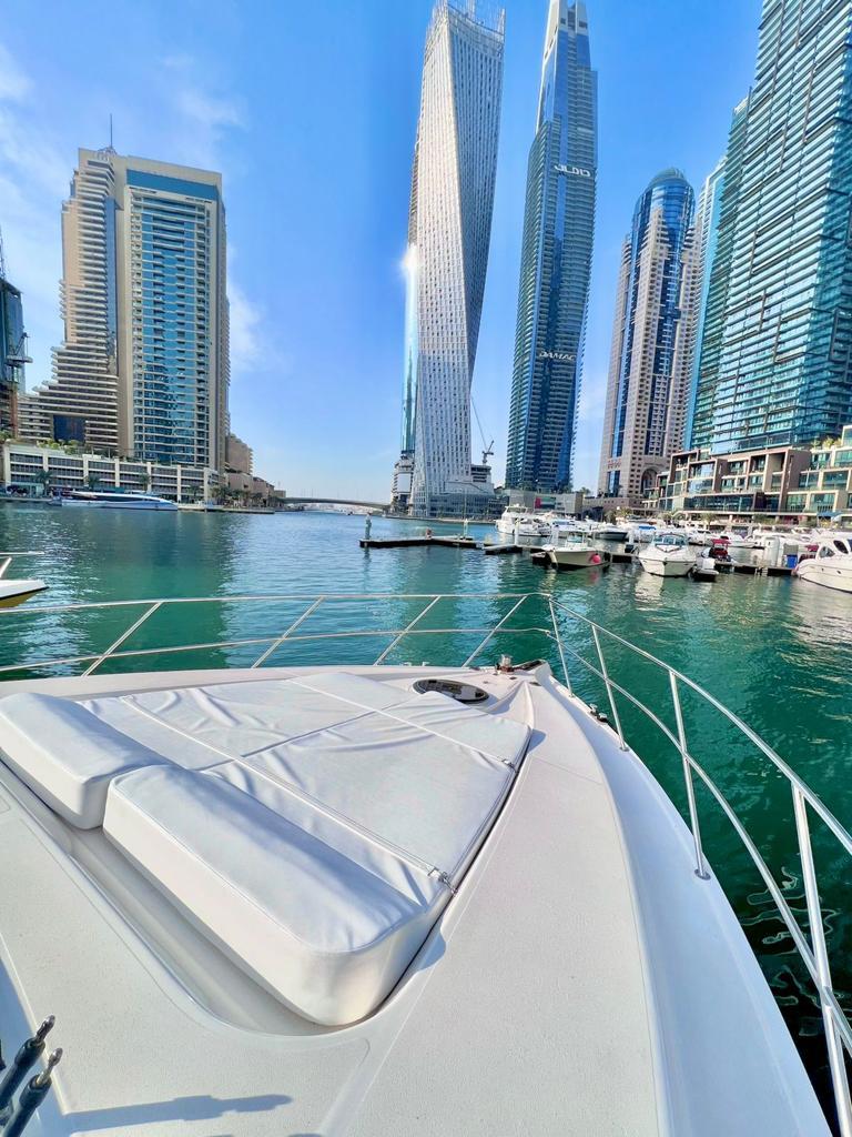 Yacht Majesty 48ft view 2