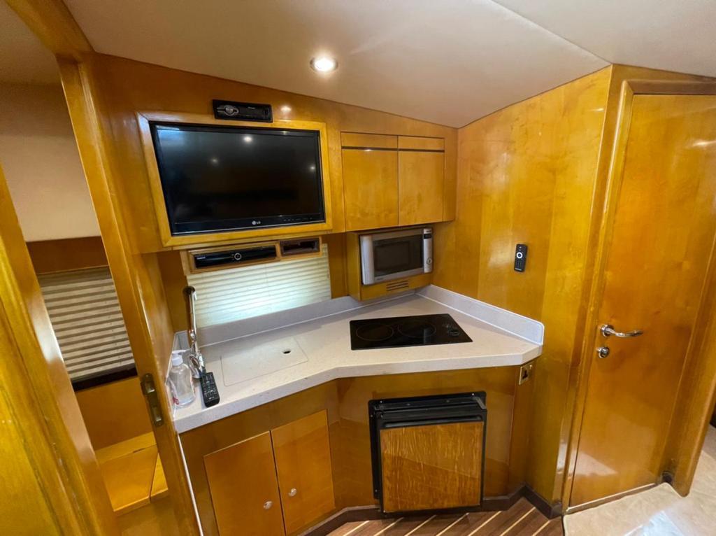 Oryx yacht 36 feet view 5