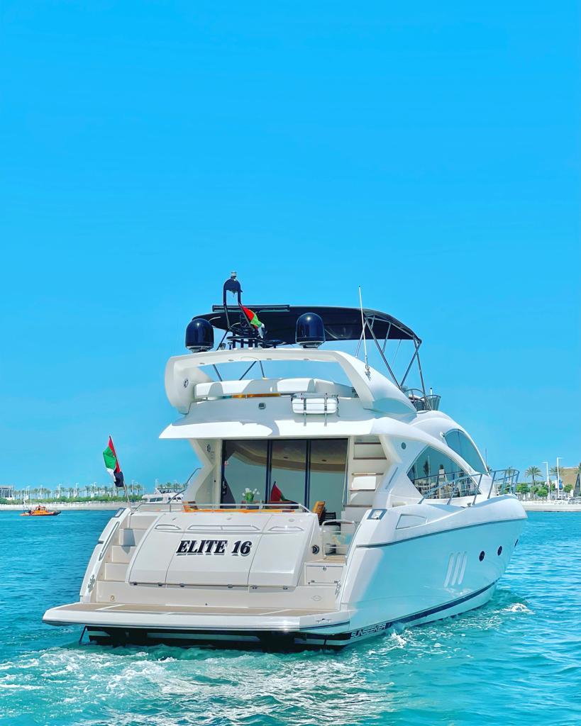 yacht Sunseeker 70 feet view 1