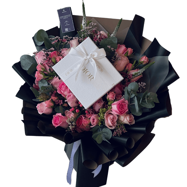 Bouquet of flowers with accessories5 view 1