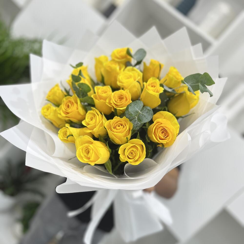 Hand Bouquet Yellow Rose view 1