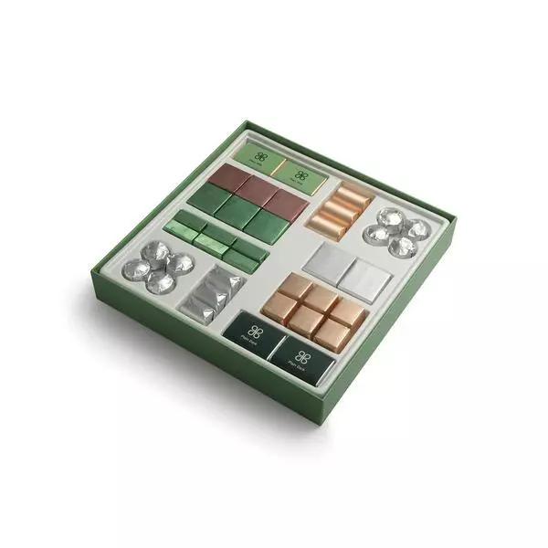 Box of 84 Pieces, Les Essentiels view 2