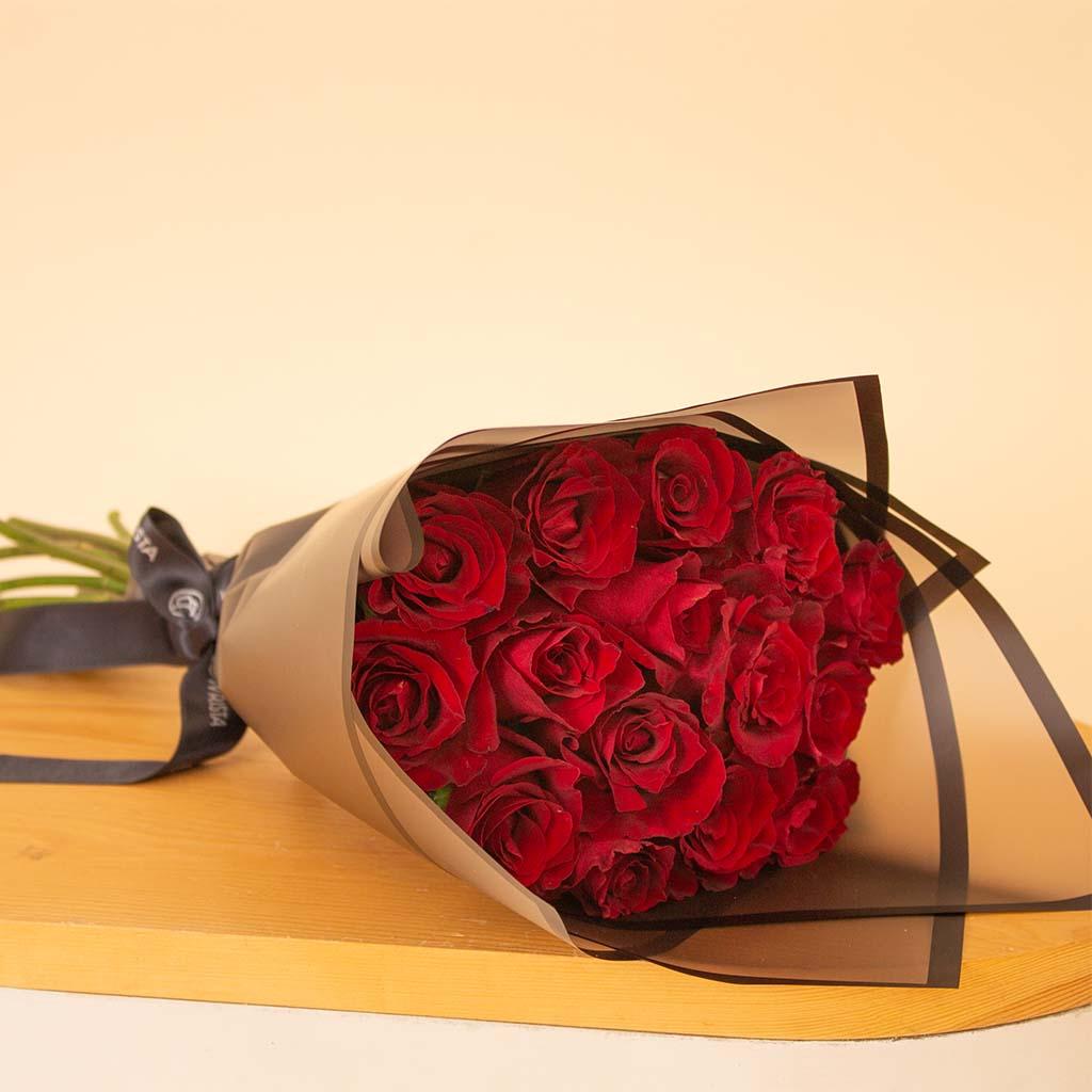 Patchi Les Gourmets 20 pcs & Red Roses Bouquet view 2