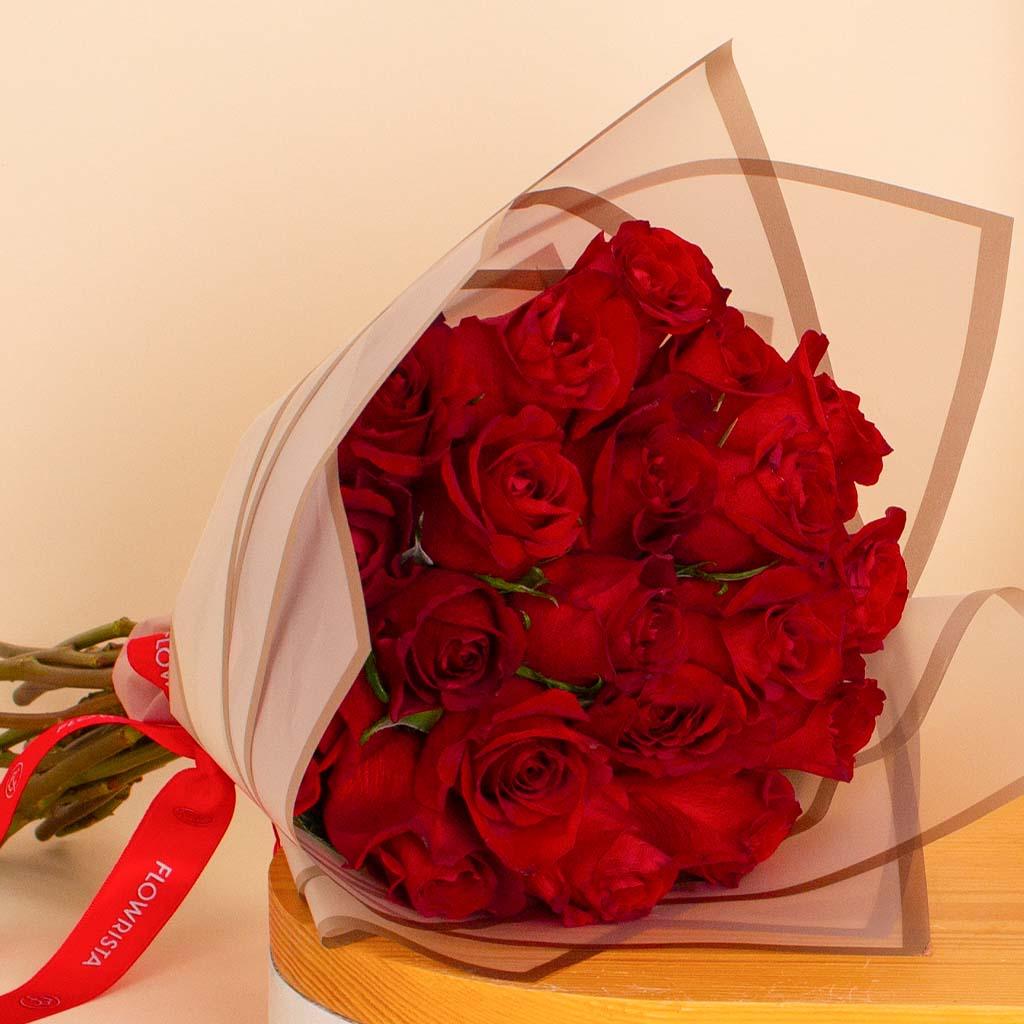 Voila Caramel Cake & Roses Bouquet view 2