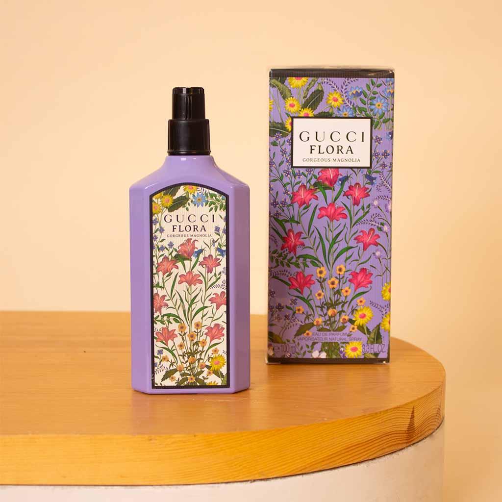Gucci Flora Gorgeous Magnolia For Her EDP 100ml & 15 Red Roses Bouquet view 3
