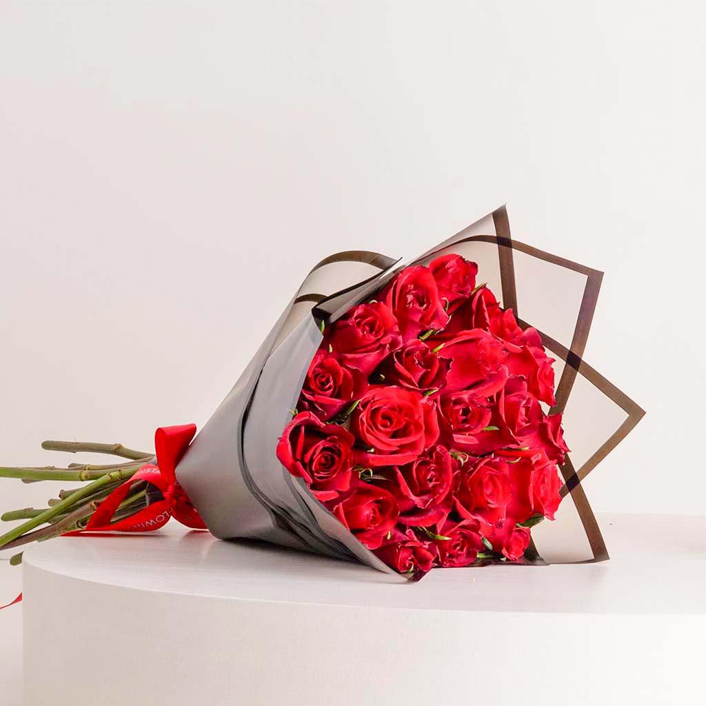 Cocan Black Tiger Bag & 20 Red Roses view 3