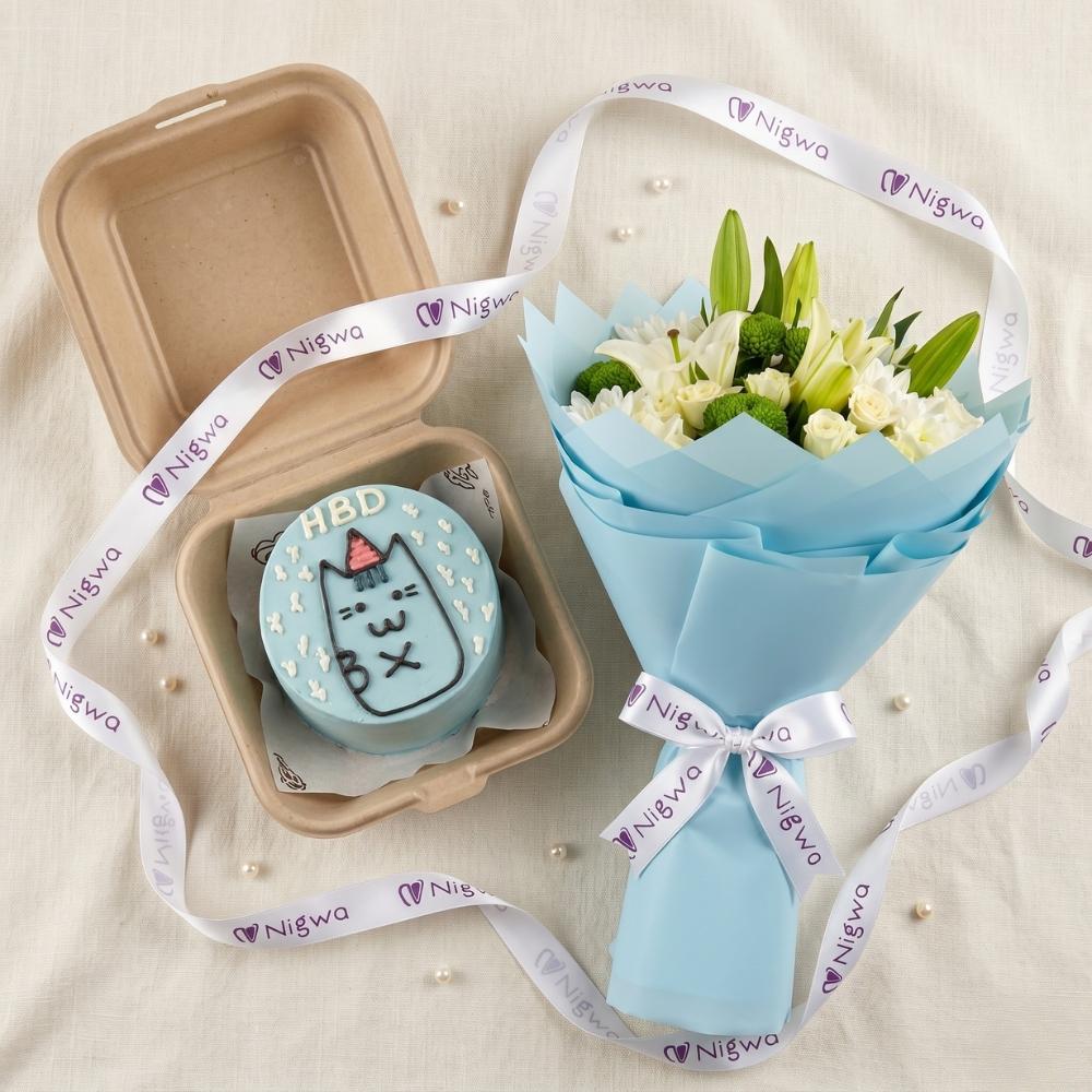 Kitty Kiss – Vanilla Bento Cake with flowers bouquet view 1