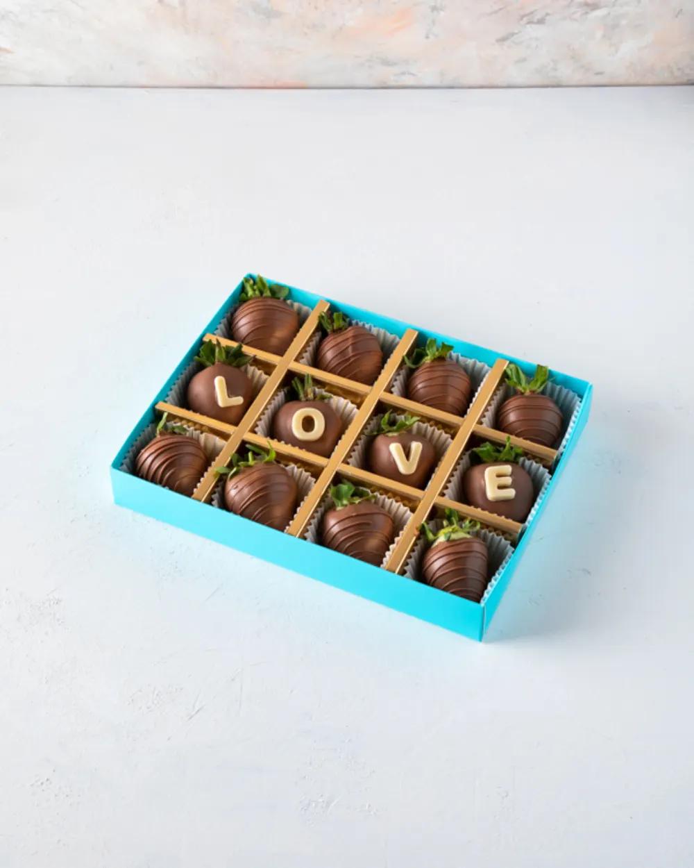 Milk Chocolate StrawberriesMilk Chocolate Strawberries, Chocolate-Covered Strawberries, Luxury Strawberry Gift UAE, فراولة بالشوكولاتة بالحليب, فراولة مغطاة بالشوكولاتة, هدية فراولة فاخرة