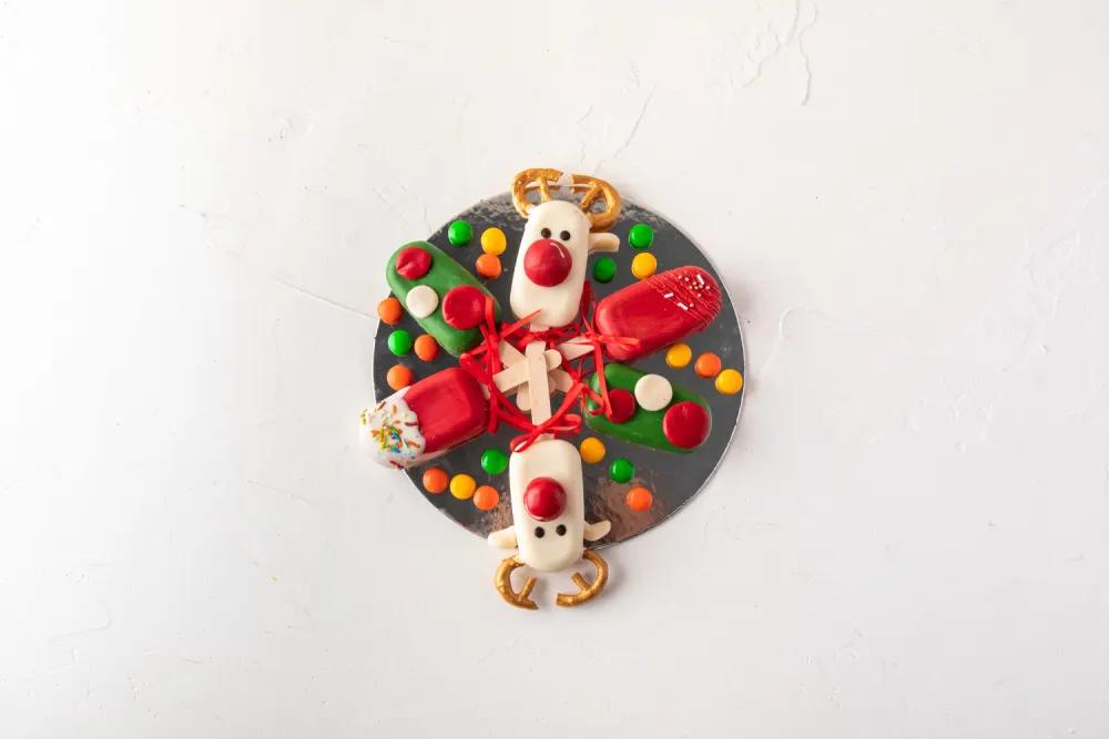 Christmas Theme Cakesicles by NJD