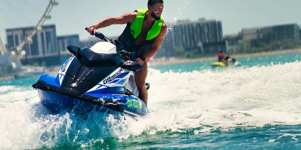 Jet-skiundefined