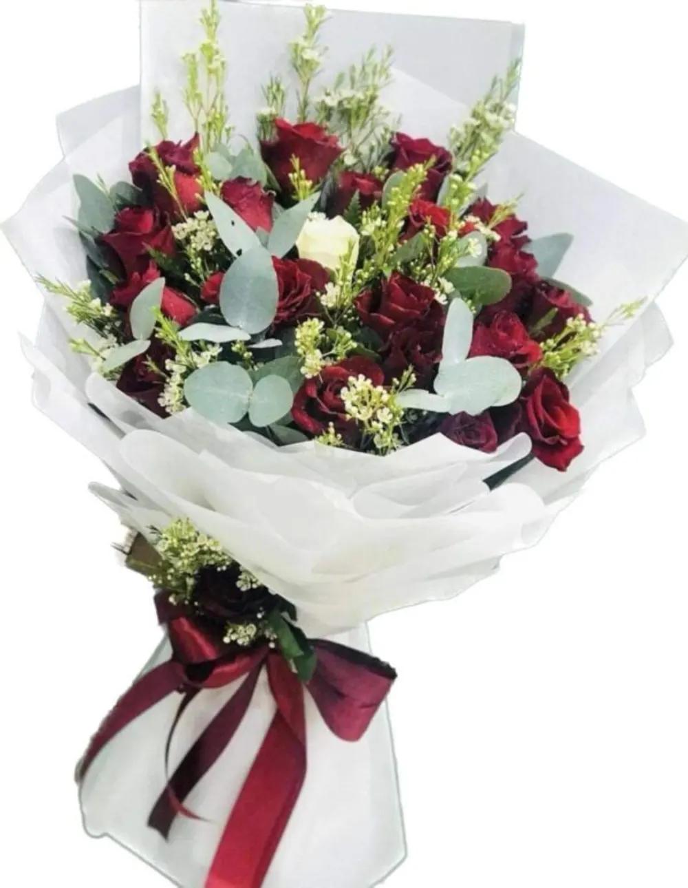 Red roses bouquetundefined