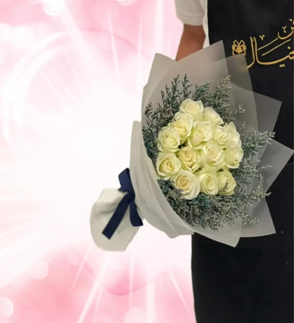A bouquet of natural roses