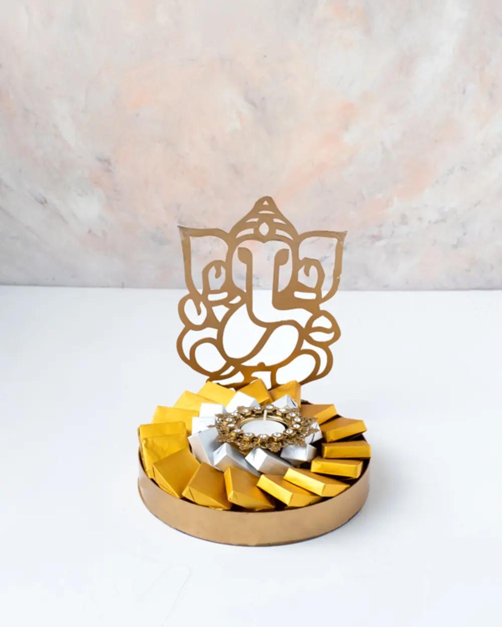Ganesha Hamper with Diyaundefined