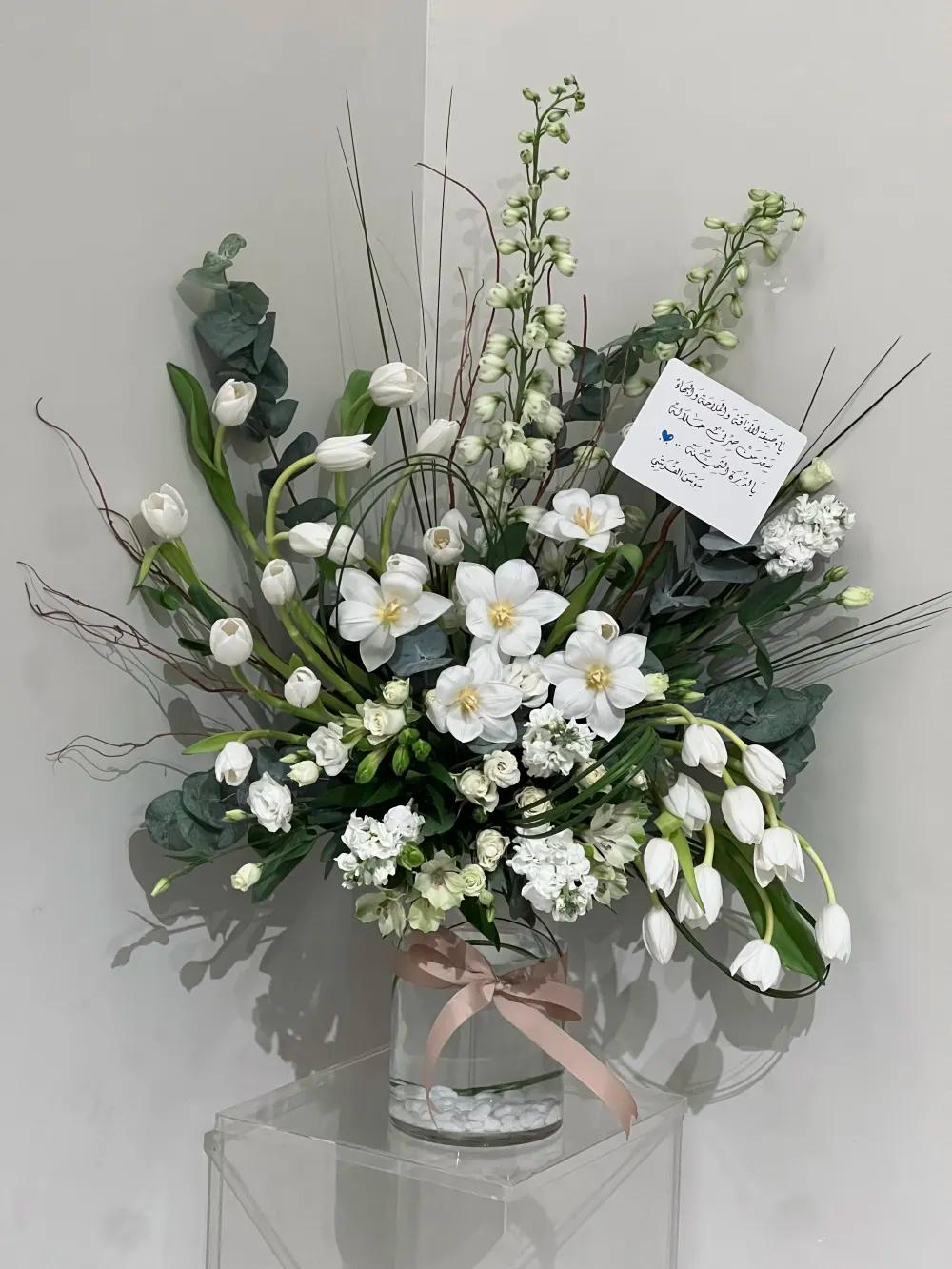 Rose bouquet with vase