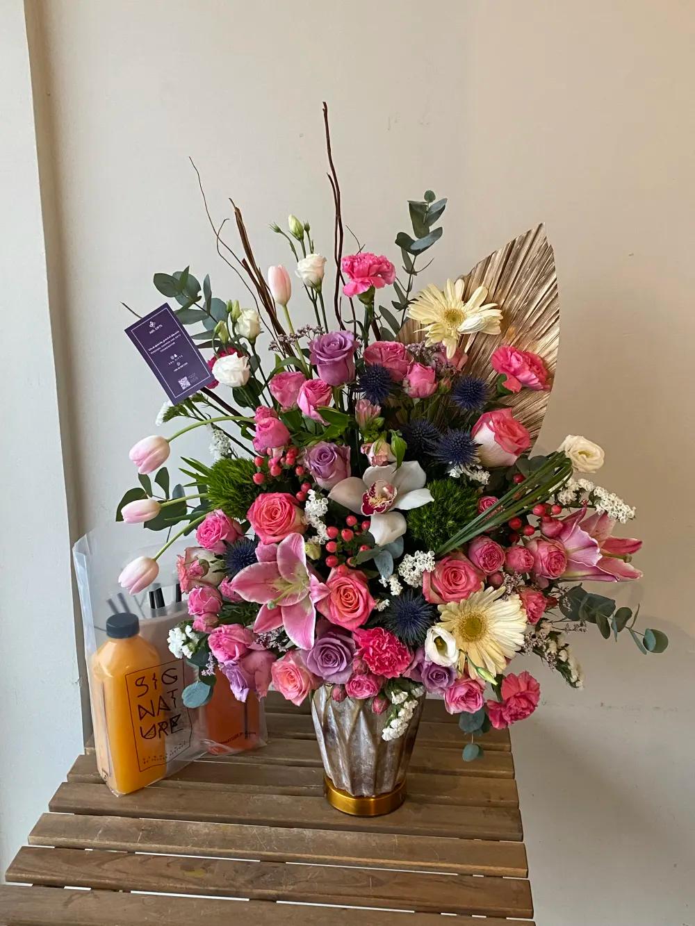 Flower vase with juiceundefined