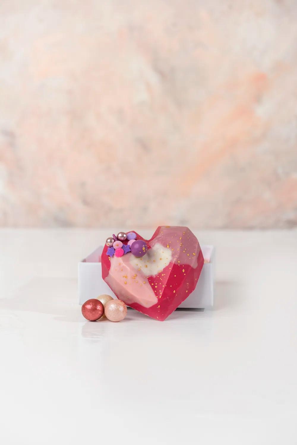 Mini Chunky Heart by NJDMini Chunky Heart by NJD, Heart Chocolate Gift, Luxury Chocolate Gift Box UAE, هدية شوكولاتة على شكل قلب, بوكس شوكولاتة فاخر, ميني قلب شوكولاتة فاخر من NJD