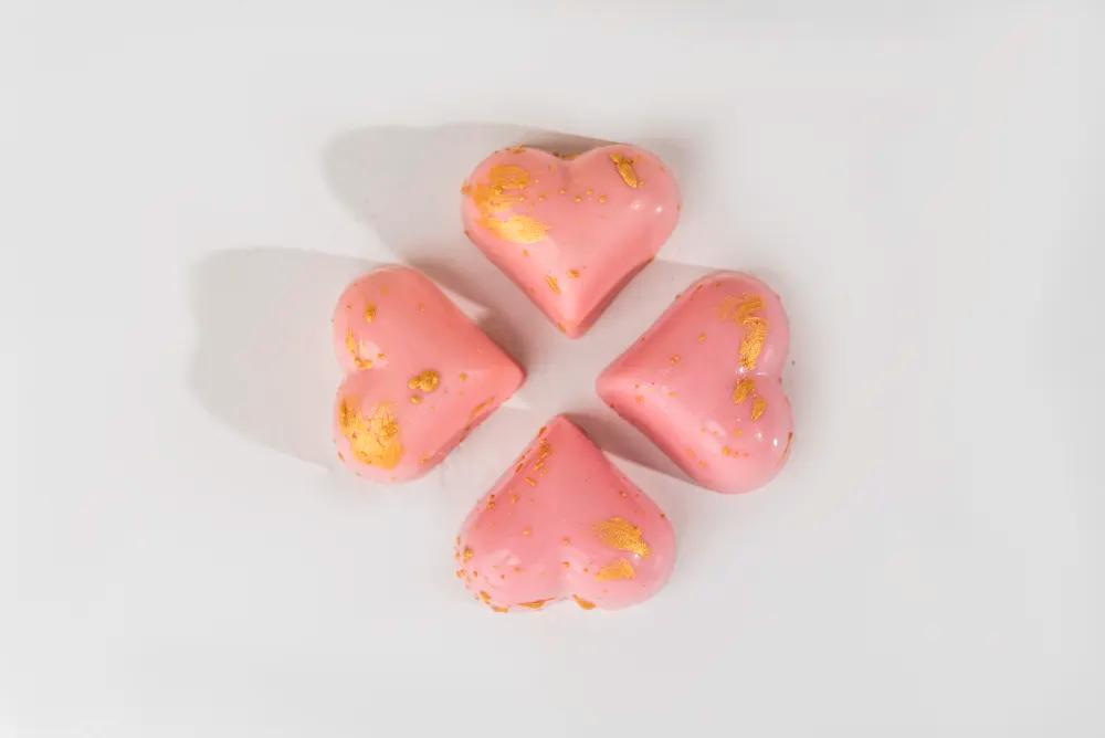 Mini Pink Chocolate Box by NJDMini Pink Chocolate Box by NJD, Luxury Chocolate Gift Box, Premium Chocolate Box UAE, بوكس شوكولاتة فاخر, علبة شوكولاتة للهدايا, بوكس شوكولاتة وردي صغير من NJD