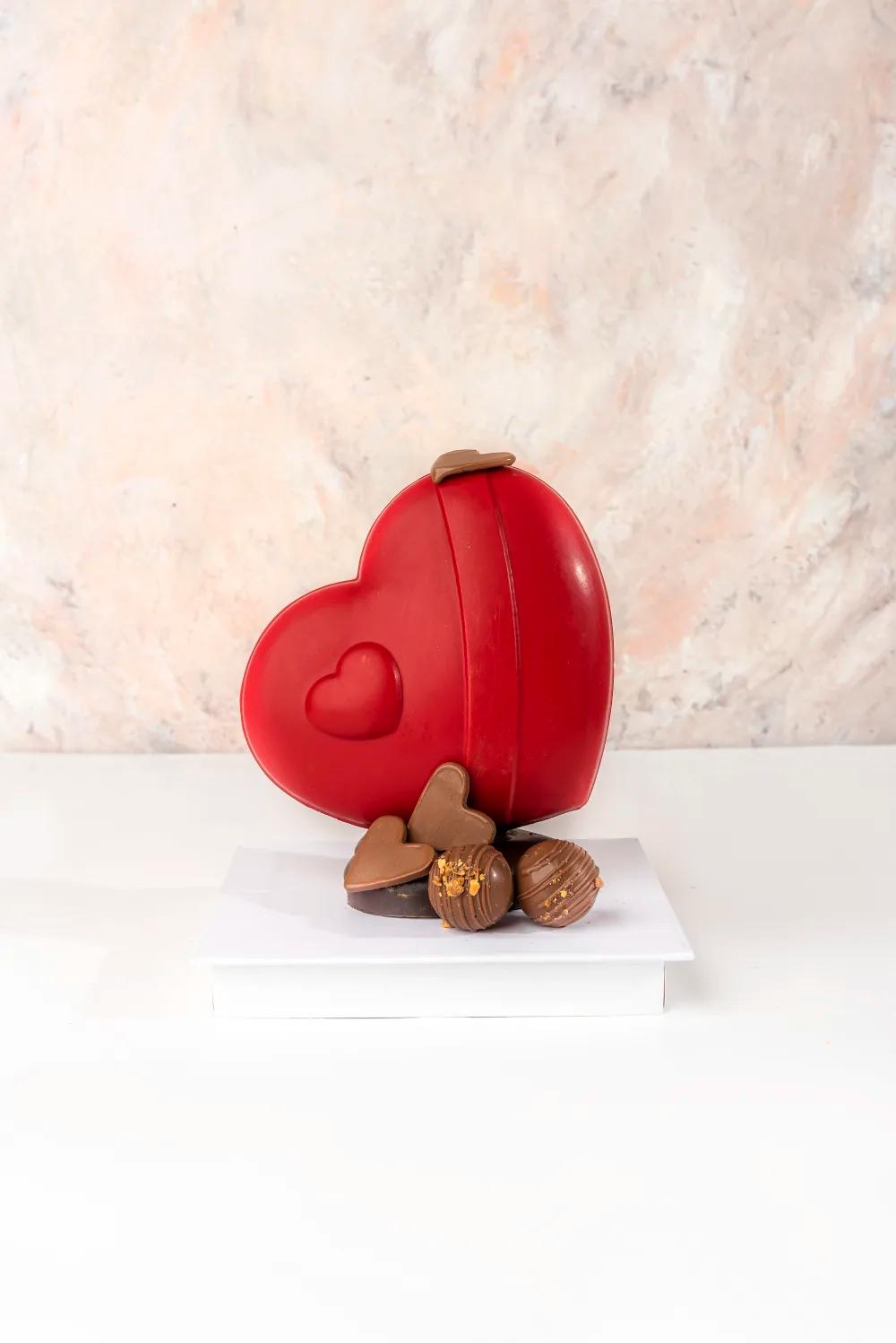 3D Heart by NJD3D Heart by NJD, Luxury Heart Chocolate Gift, 3D Chocolate Heart UAE, هدية شوكولاتة على شكل قلب, قلب شوكولاتة ثلاثي الأبعاد, قلب ثلاثي الأبعاد من NJD