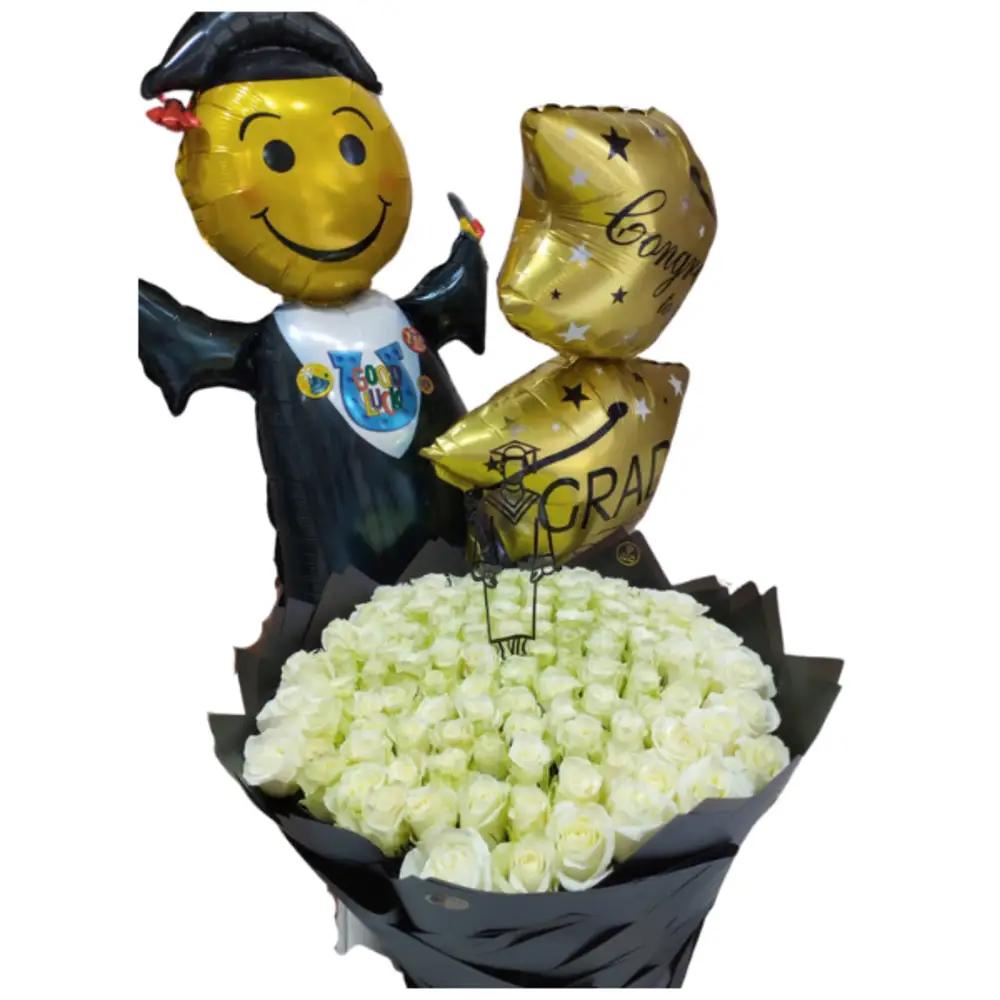 A bouquet of white rosesundefined