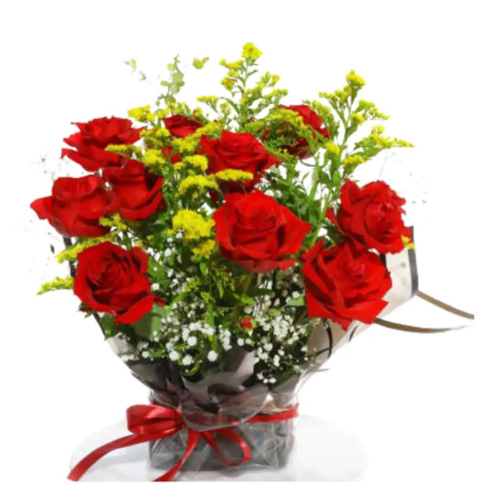 A bouquet of red roses..1undefined