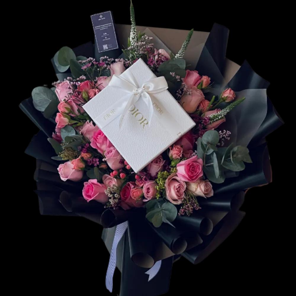 Bouquet of flowers with accessories5undefined