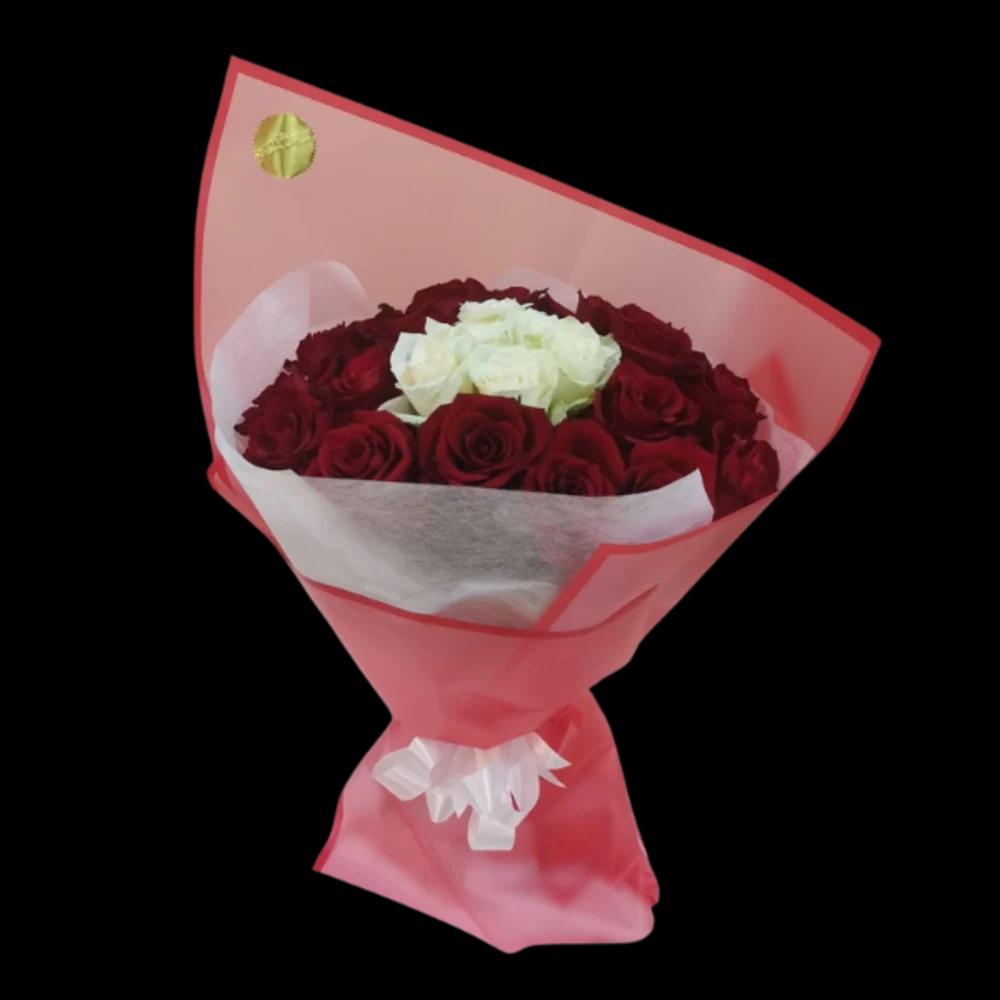 A bouquet of white and light rosesundefined