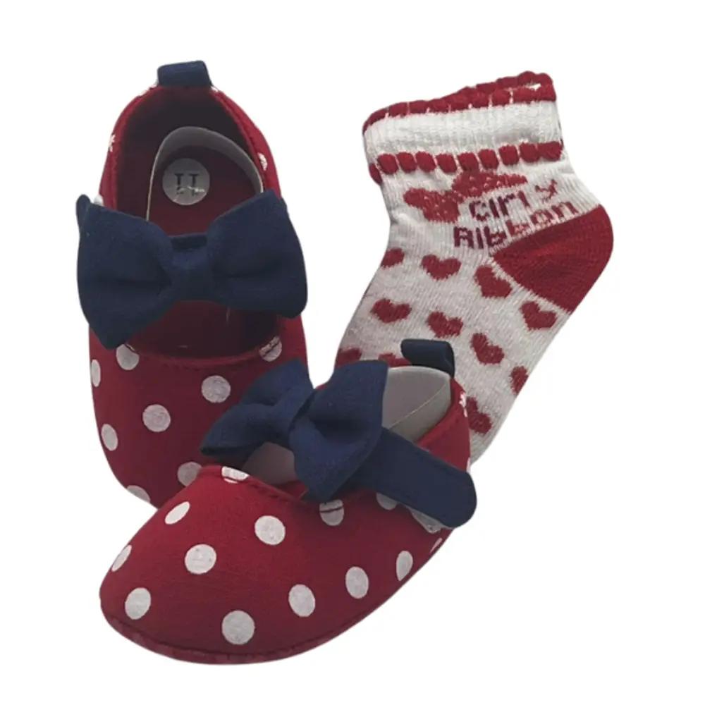 Girls red shoesundefined