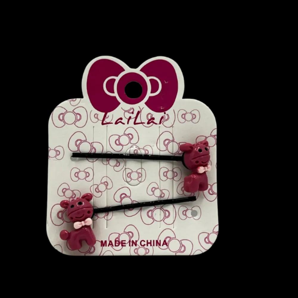 With hair clips3undefined