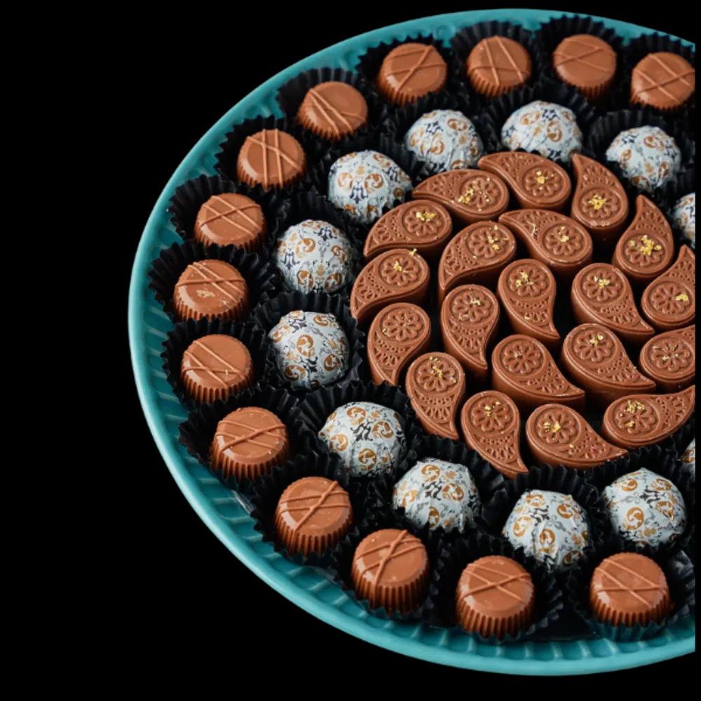 54 Chocolates Arrangement by NJD54 Chocolates Arrangement by NJD, Luxury Chocolate Gift, Premium Chocolate Arrangement UAE, تنسيق 54 قطعة شوكولاتة, هدية شوكولاتة فاخرة, تنسيق شوكولاتة راقٍ
