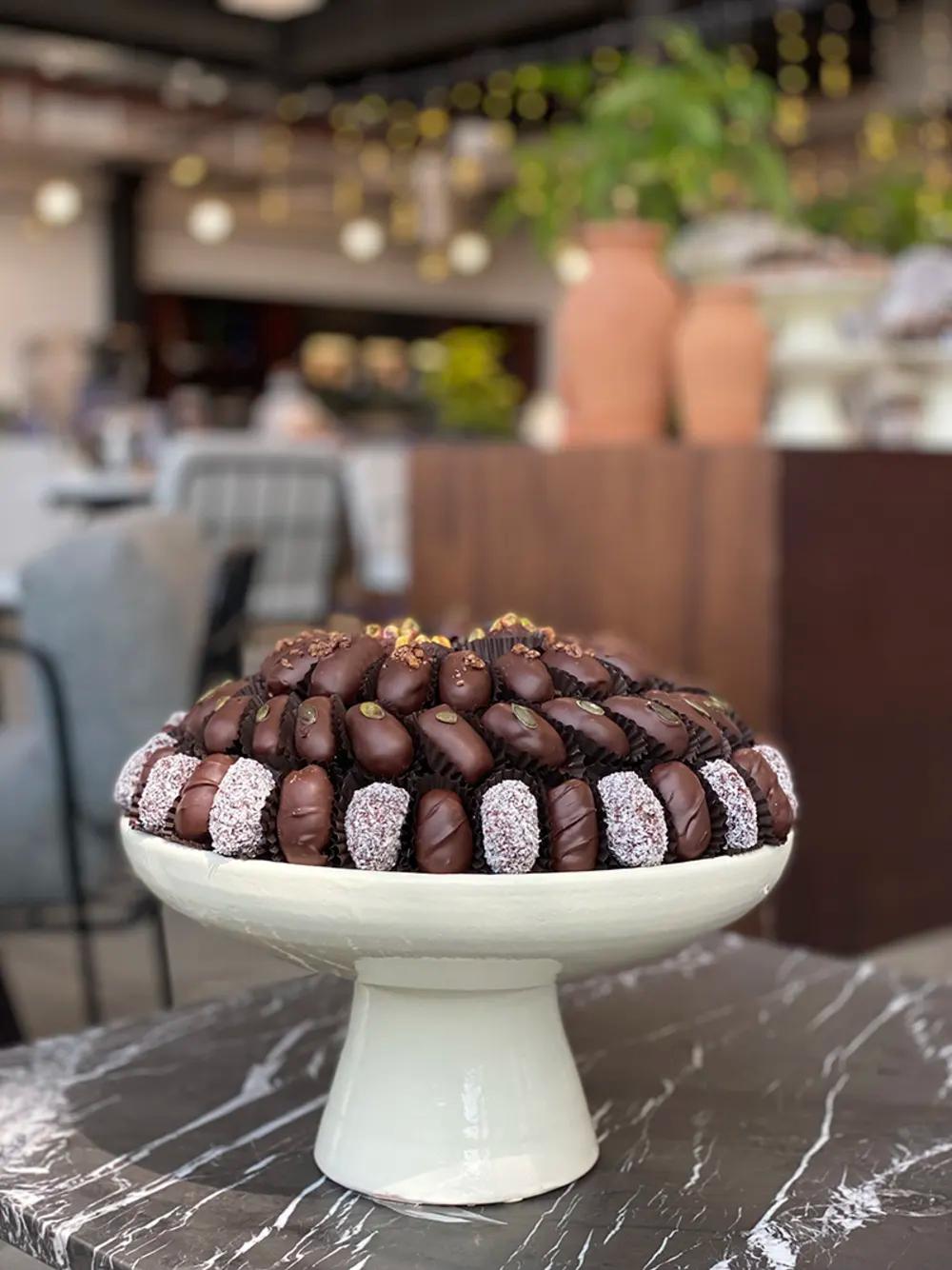 Dark Chocolate Dates Tray: ‘The Classic’Dark Chocolate Dates Tray, The Classic Chocolate Dates, Luxury Dates & Chocolate Tray UAE, صينية التمور بالشوكولاتة الداكنة, ذا كلاسيك, صينية تمور وشوكولاتة فاخرة