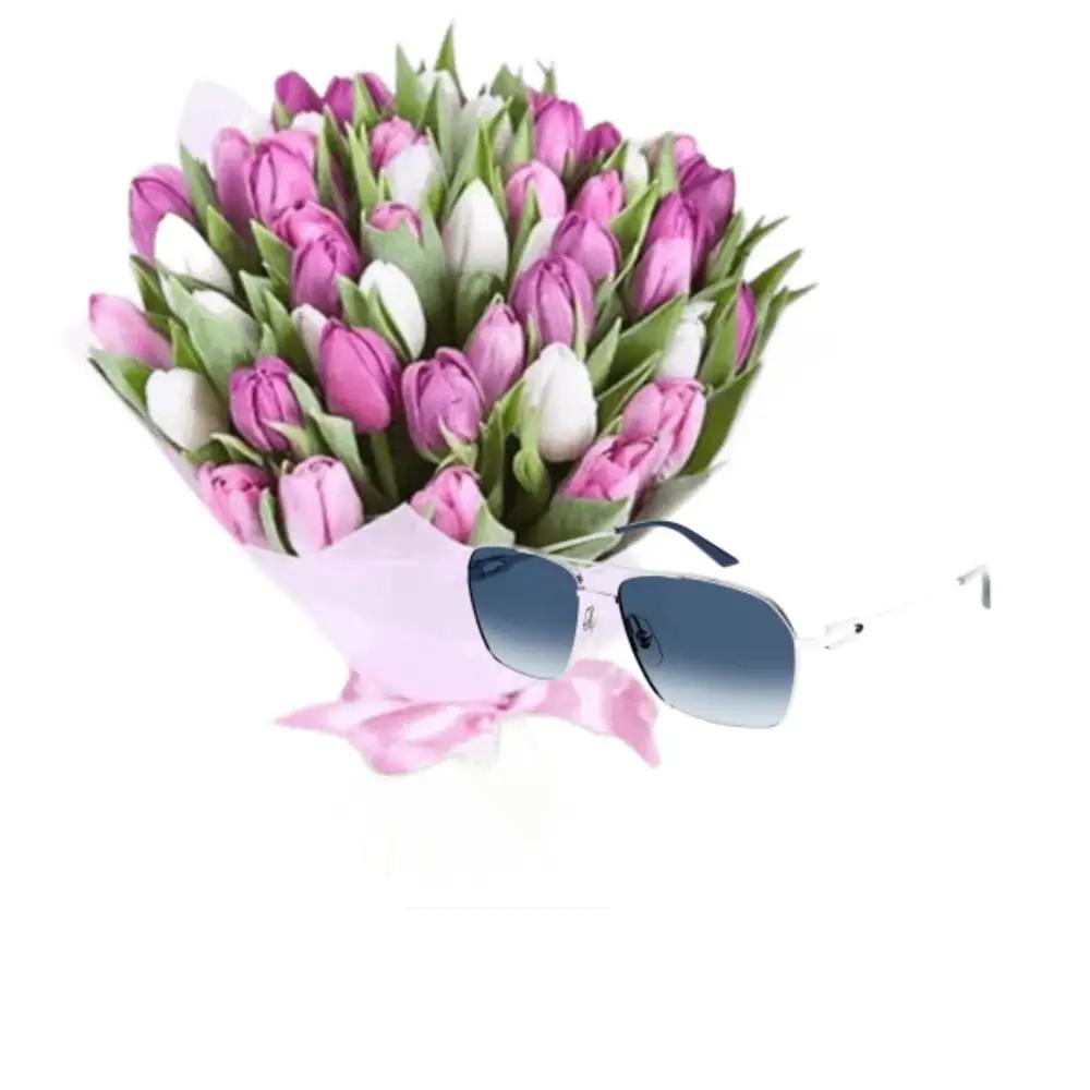 Special bouquet and perfume only for her . 16