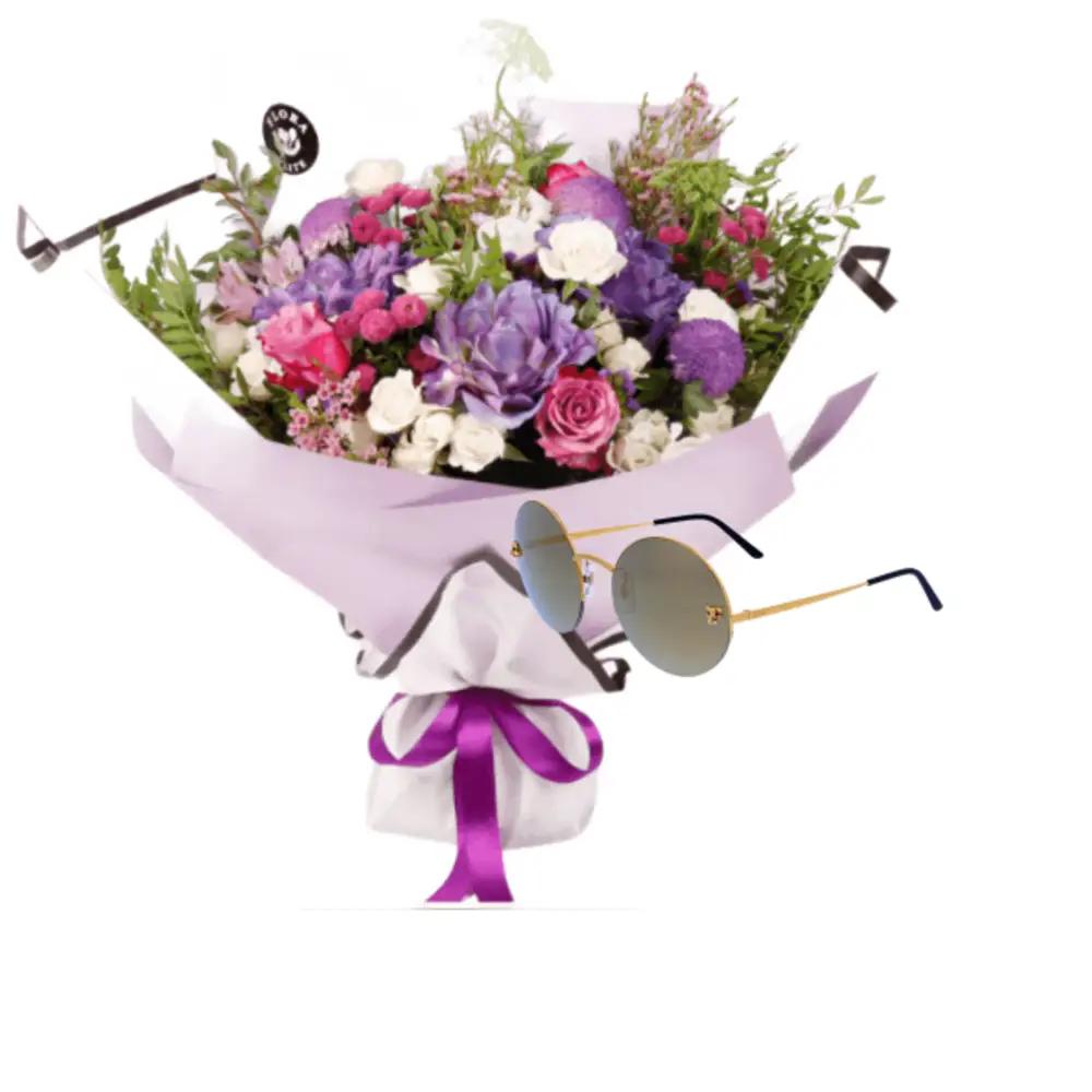 Special bouquet and perfume only for her . 17