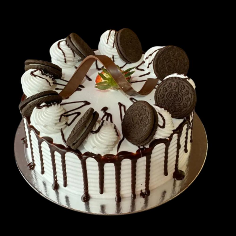 Cake decorated with Oreo cookies and vanilla creamundefined