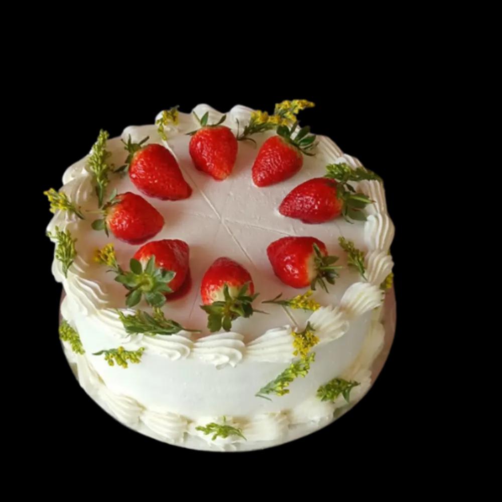 Strawberry cake with creamundefined