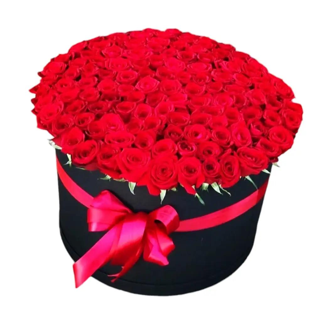 one hundred red roses boxundefined