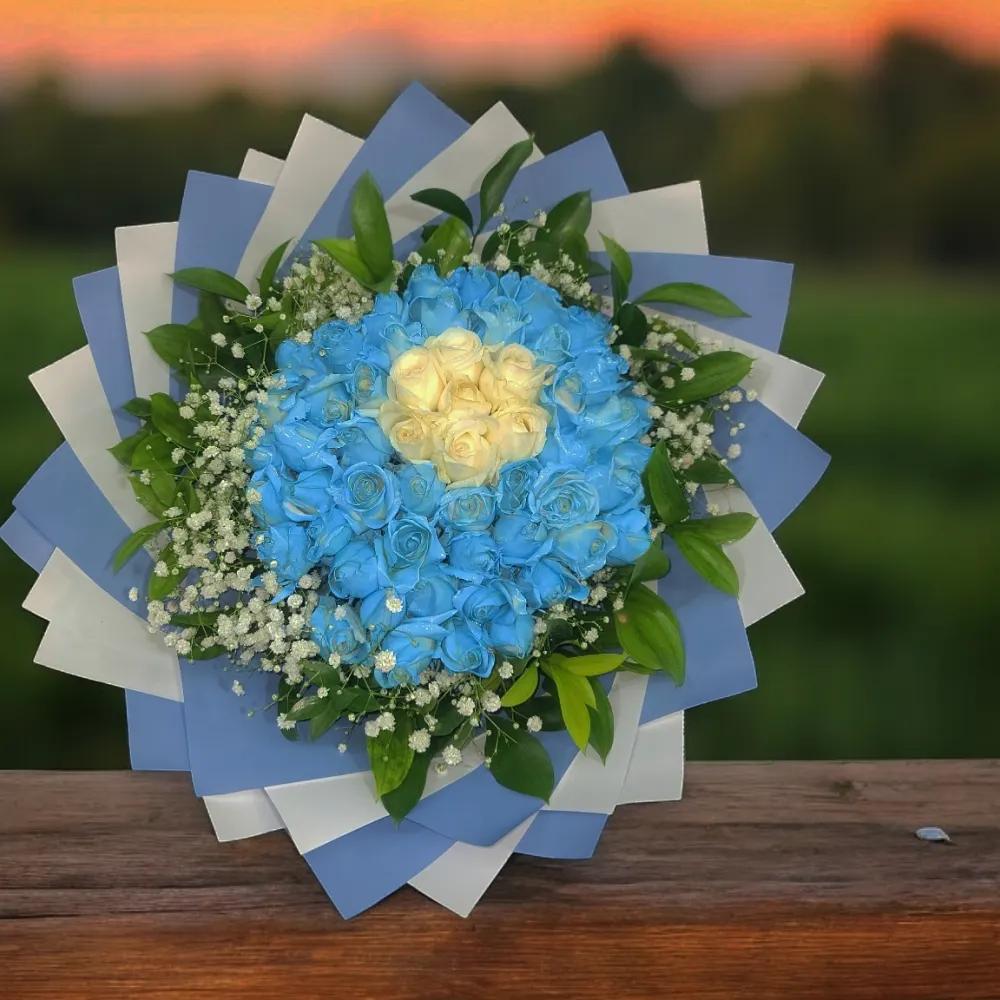 blue roses bouquetundefined