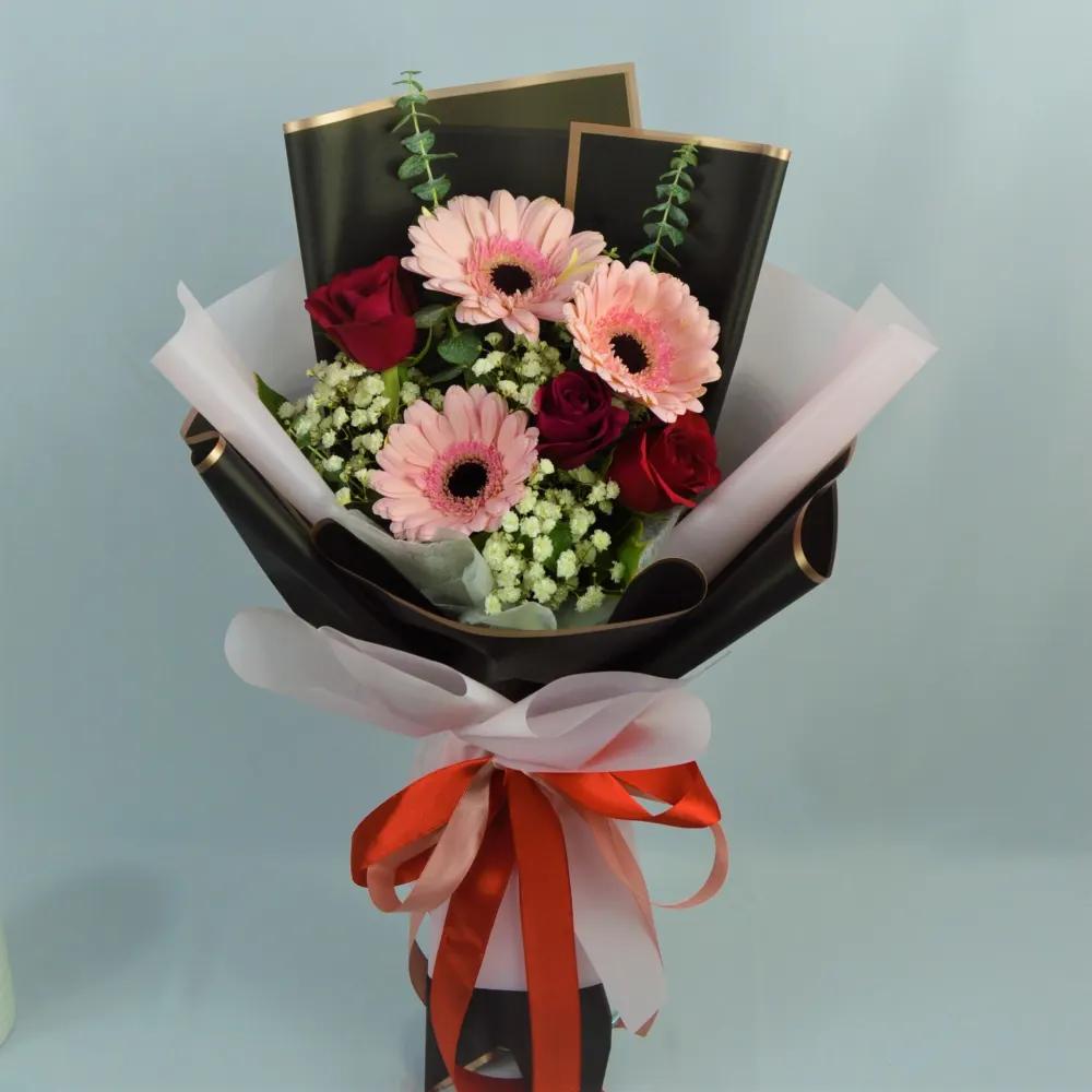 3 rose and 3 pink daisy in a hand bouquetundefined