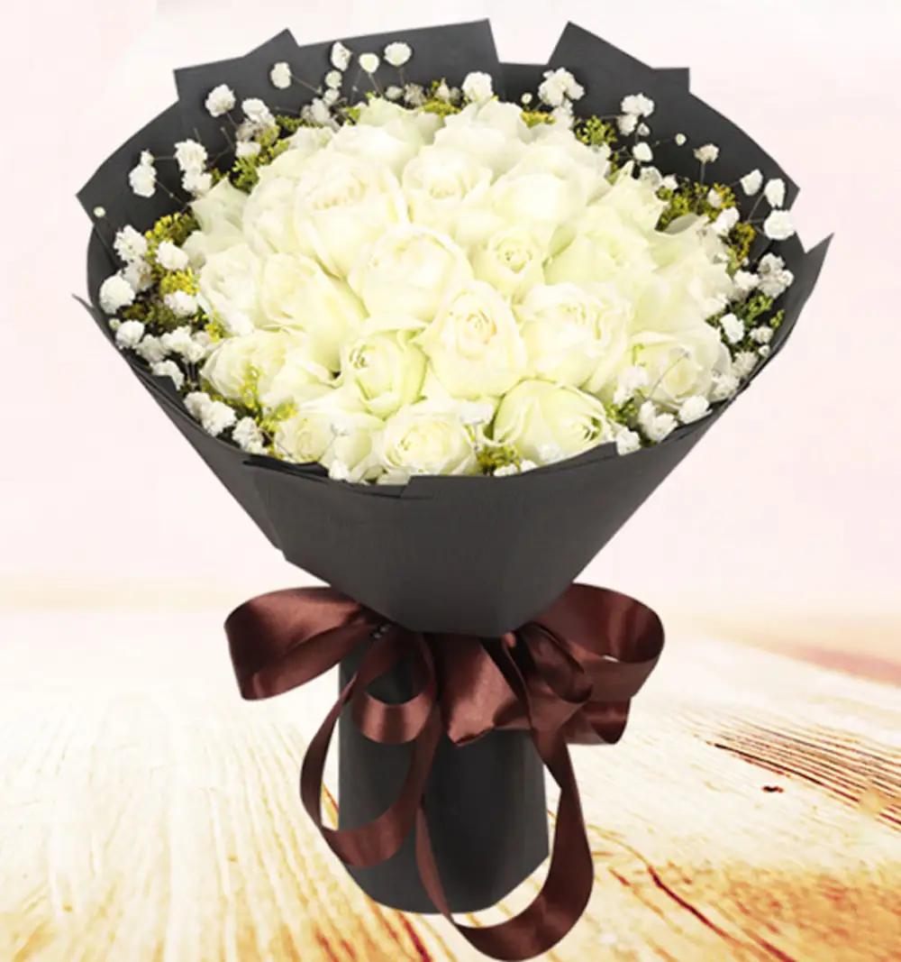 HR3601 White Roses Bouquetundefined