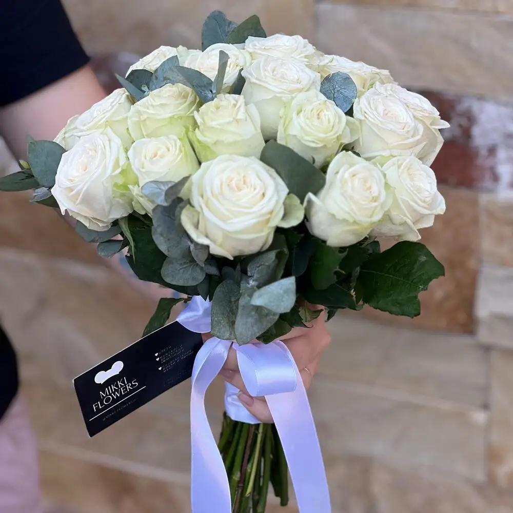Wedding bouquet made of rosesundefined