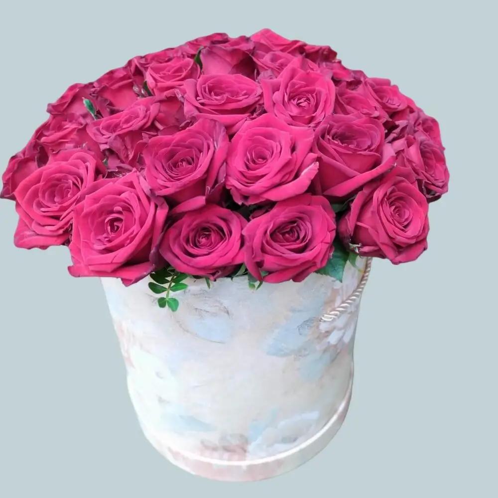 25 Roses of any color in a boxundefined