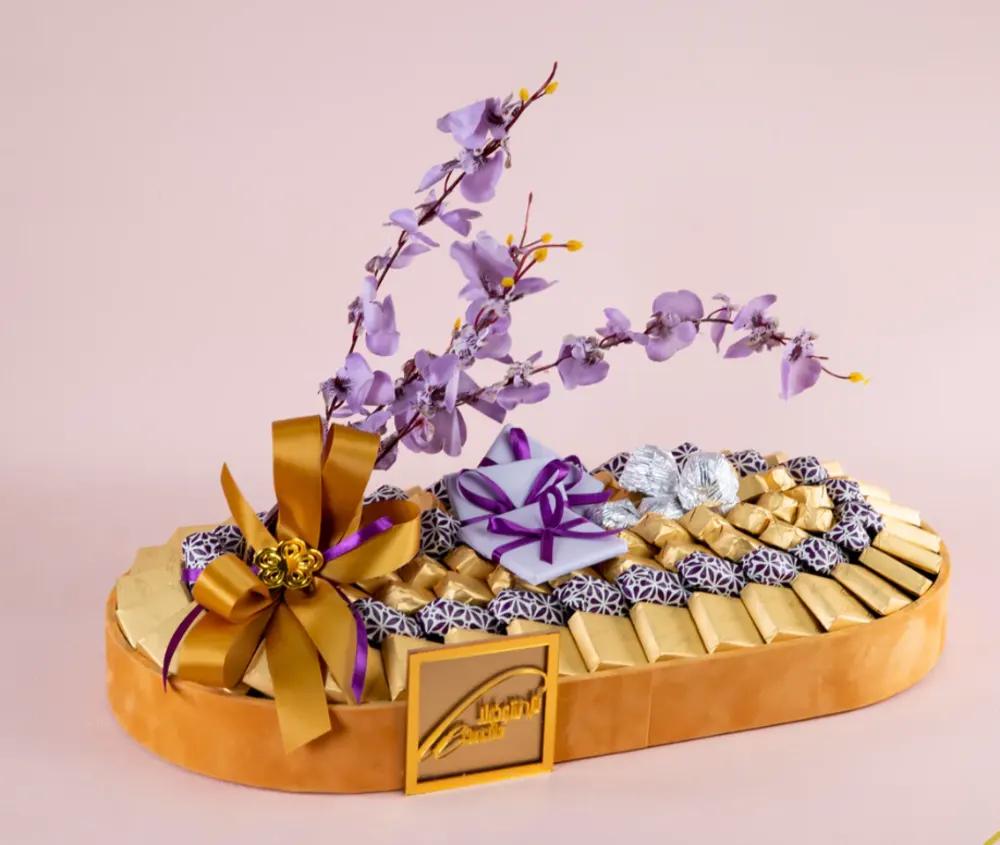 Le gold purble vip 3Luxury Purple Flower Arrangement, Gold Flower Box, Premium Floral Gift, تنسيق ورود بنفسجية فاخر, بوكس ورد ذهبي, هدية زهور فاخرة