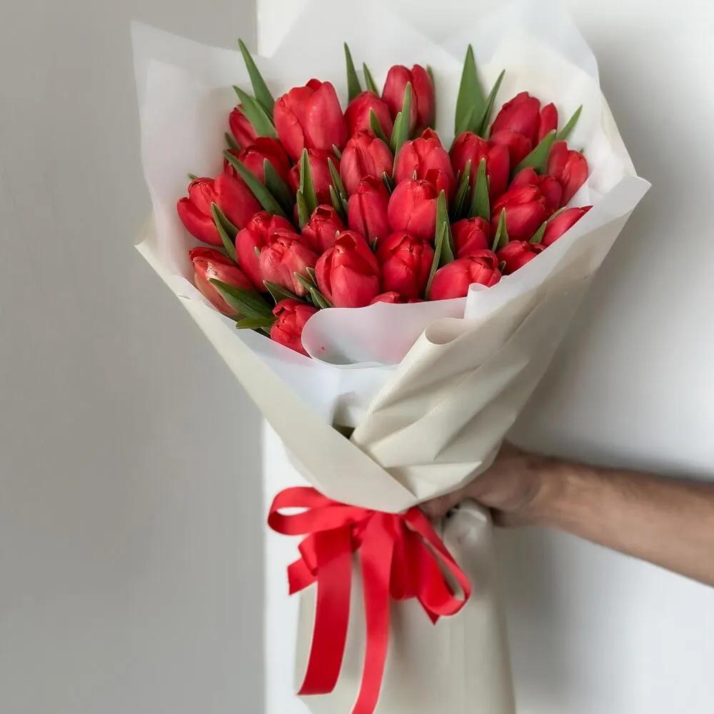 Hand bouquet mix tulip