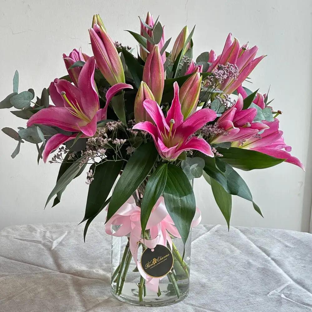 Vase decorated with simple flowers 3