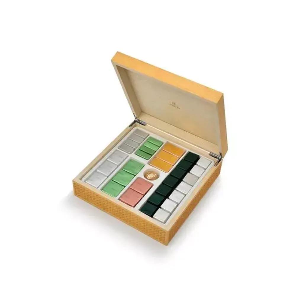 Box of 68 Pieces, L'iconique