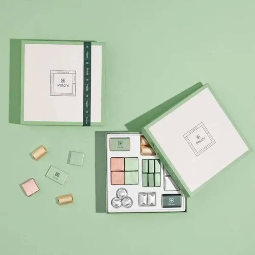 Box of 52 Pieces, Les Essentiels
