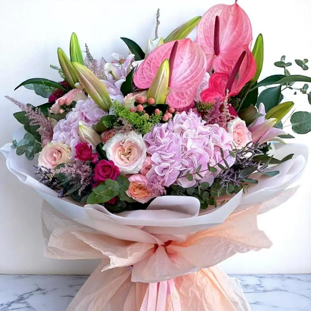 BOLD FLOWER BOUQUET