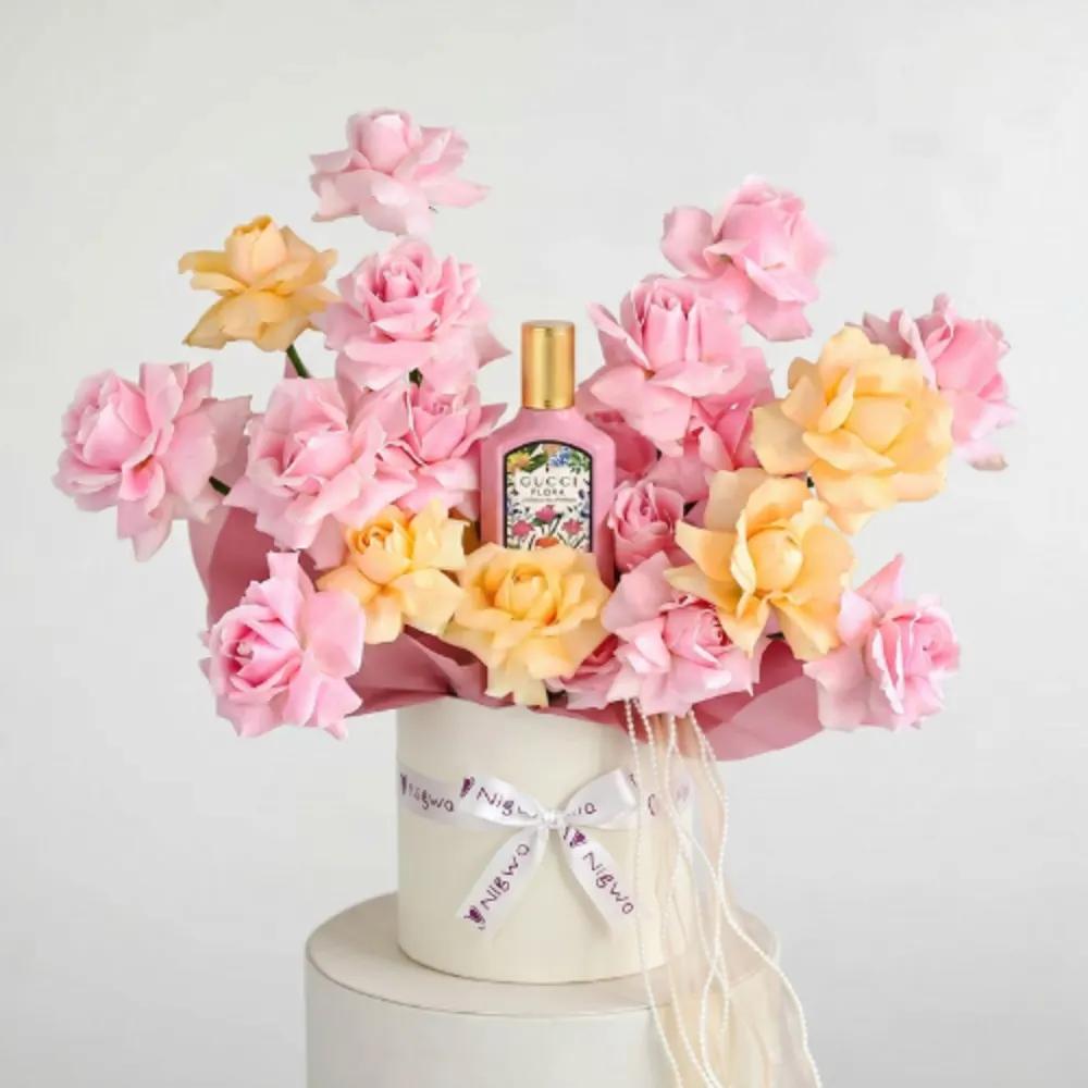 Rosy Charm And Flora Gardenia Fragrance Gift ComboLuxury Graduation Gift UAE, Graduation Gift, Perfume & Flower Gift, هدية تخرج فاخرة, هدية تخرج, هدية عطر وورد