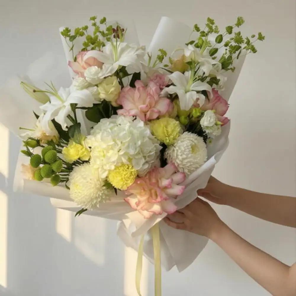 Rose bouquet with chocolate splendor